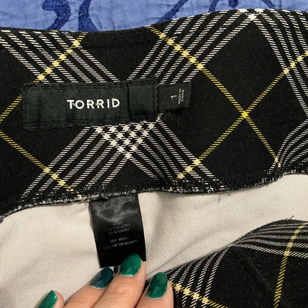 Cute yellow and black plaid leggings